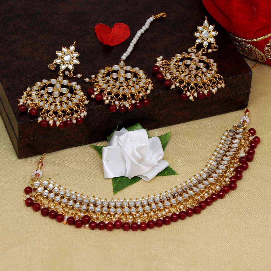Charming Kundan Necklace set
